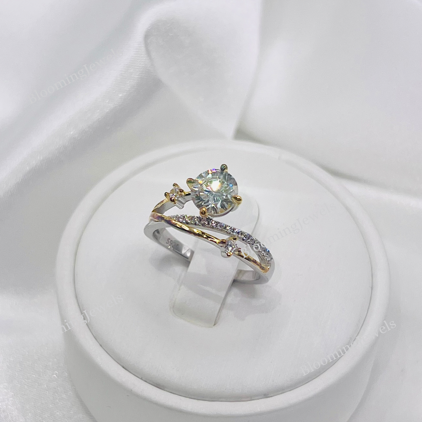 1CT Moissanite Sterling Silver / Gold Womens Engagement Ring