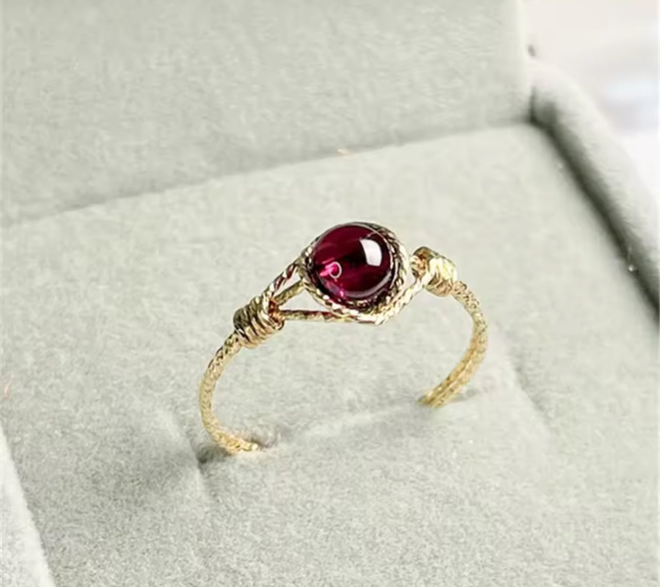 14K Gold Natural Garnet Vintage Ring