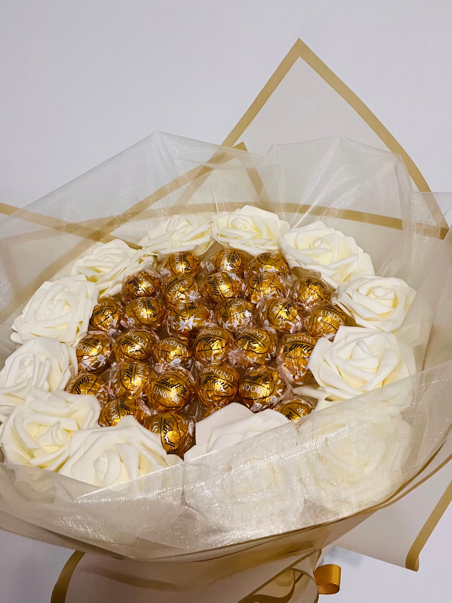 White Lindt White Chocolate Gold & Cream Rose Bouquet Gift