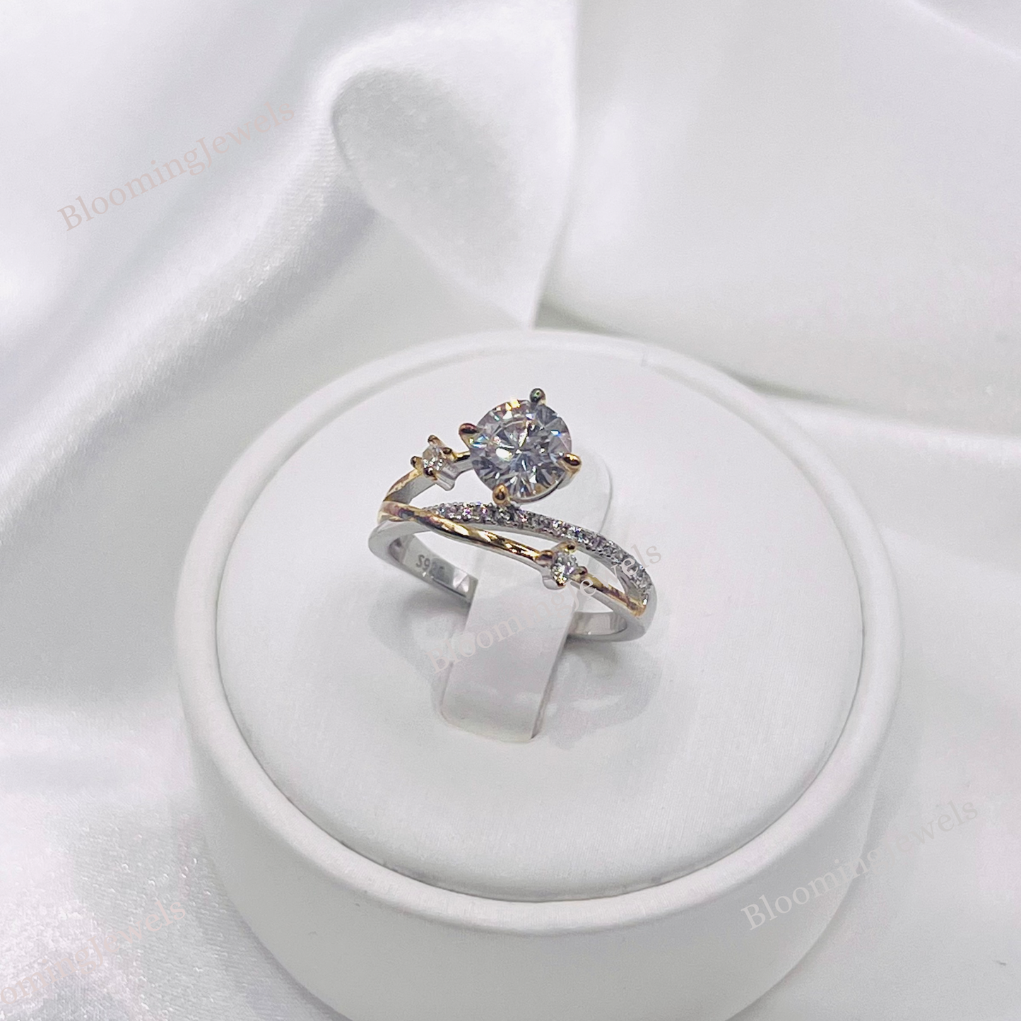 1CT Moissanite Sterling Silver / Gold Womens Engagement Ring