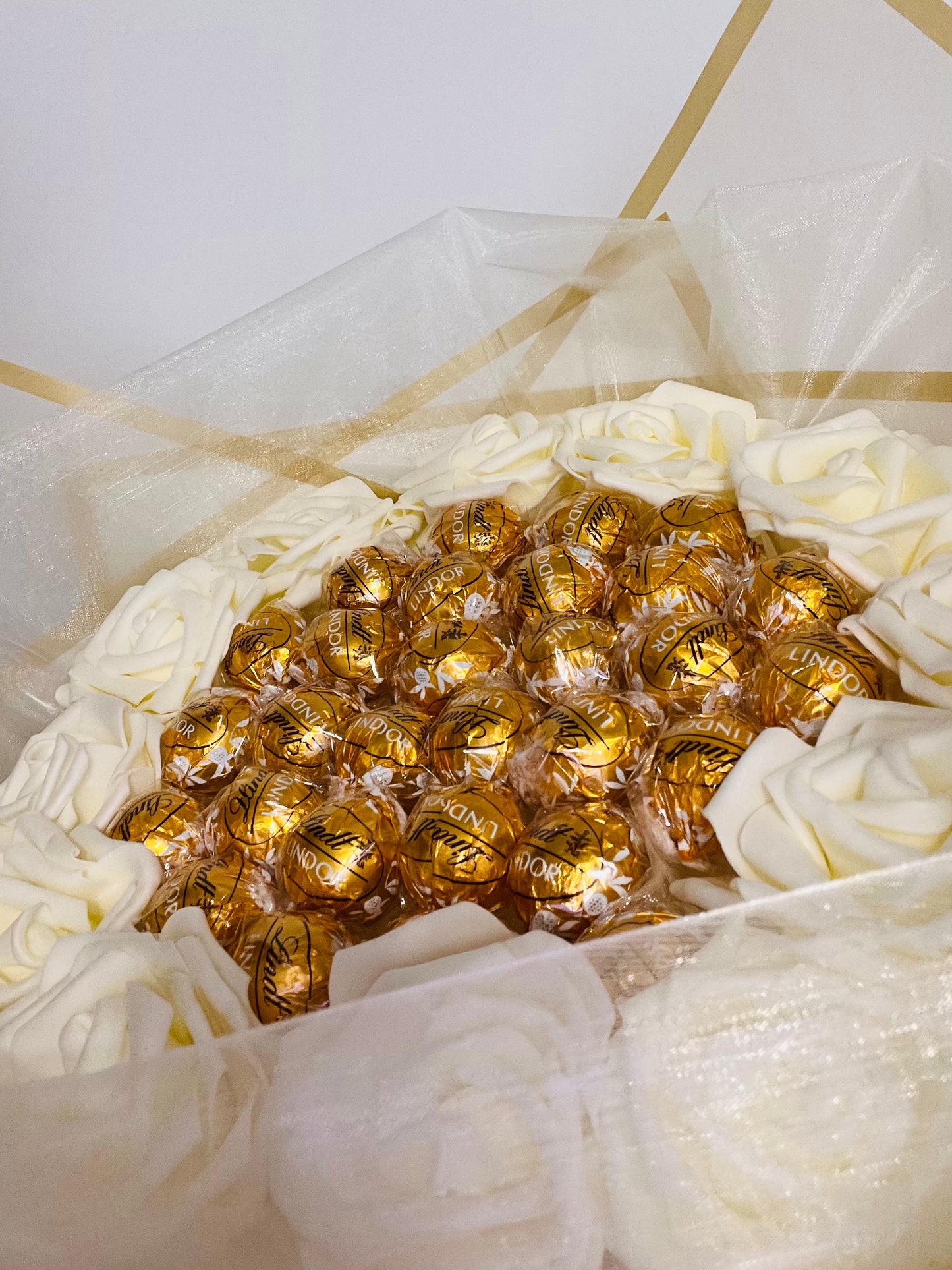White Lindt White Chocolate Gold & Cream Rose Bouquet Gift