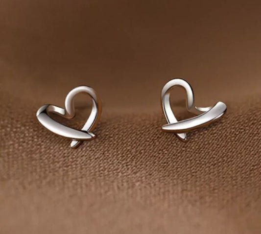 925 Sterling Silver Dainty Heart Stud Earrings