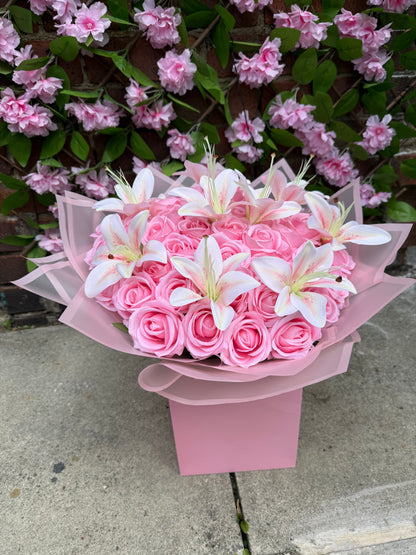 Personalised White Lily & Pink Rose Bouquet Luxury Romantic Flower Arrangement Gift (Copy)