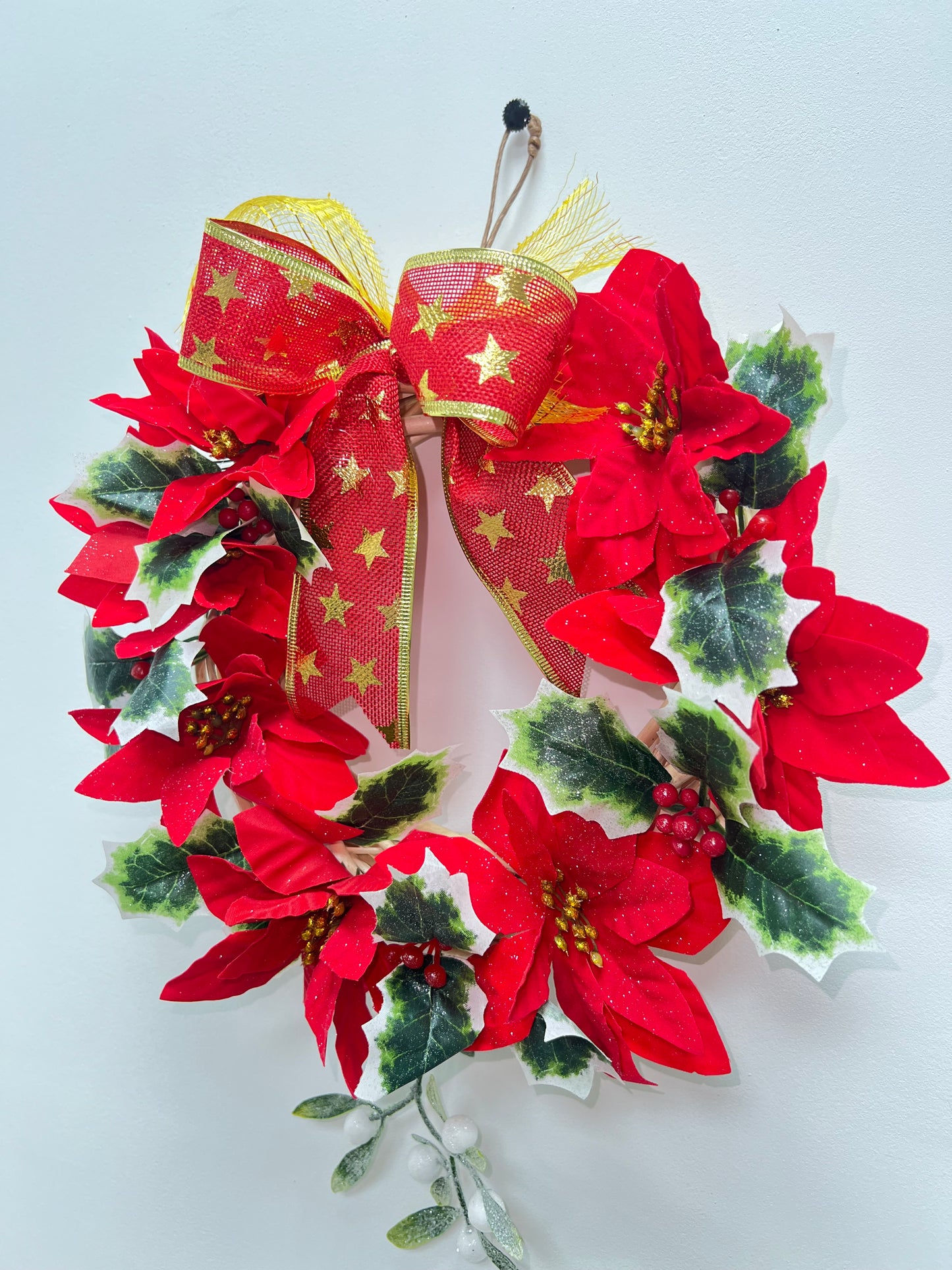 28cm Red Flower Holly Mistletoe Christmas Wreath