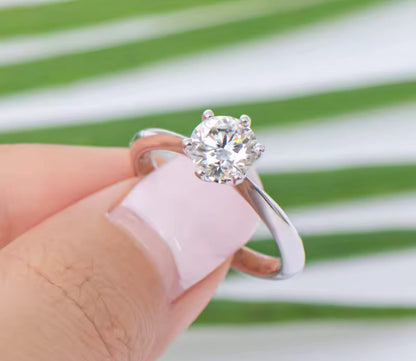 0.5 - 1 Carat Moissanite Women’s Silver Engagement Ring